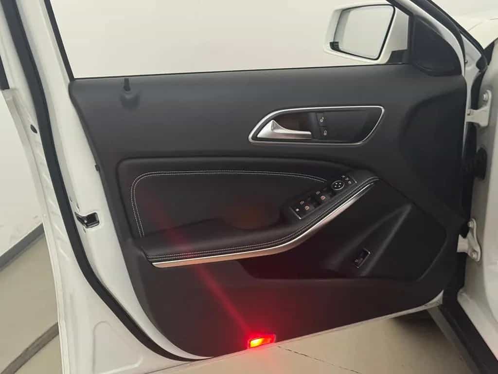 Mercedes-Benz GLA 200 Urban Bi-Xenon Navi Kamera akt Parkhilfe 11/2014-photo-19
