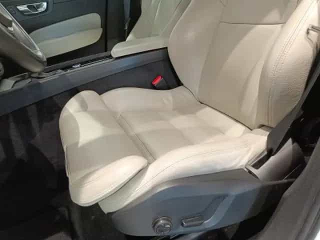 Volvo XC60 Momentum 2WD D4 Geartronic LED AHK Schiebed 04/2019-photo-10
