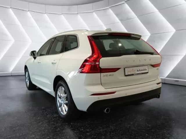 Volvo XC60 Momentum 2WD D4 Geartronic LED AHK Schiebed 04/2019-photo-3