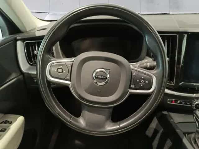 Volvo XC60 Momentum 2WD D4 Geartronic LED AHK Schiebed 04/2019-photo-8