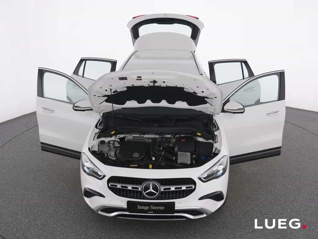 Mercedes-Benz GLA 200 Progressive+MBeam+Distronic+AHK+KeyG+360 01/2025-photo-12