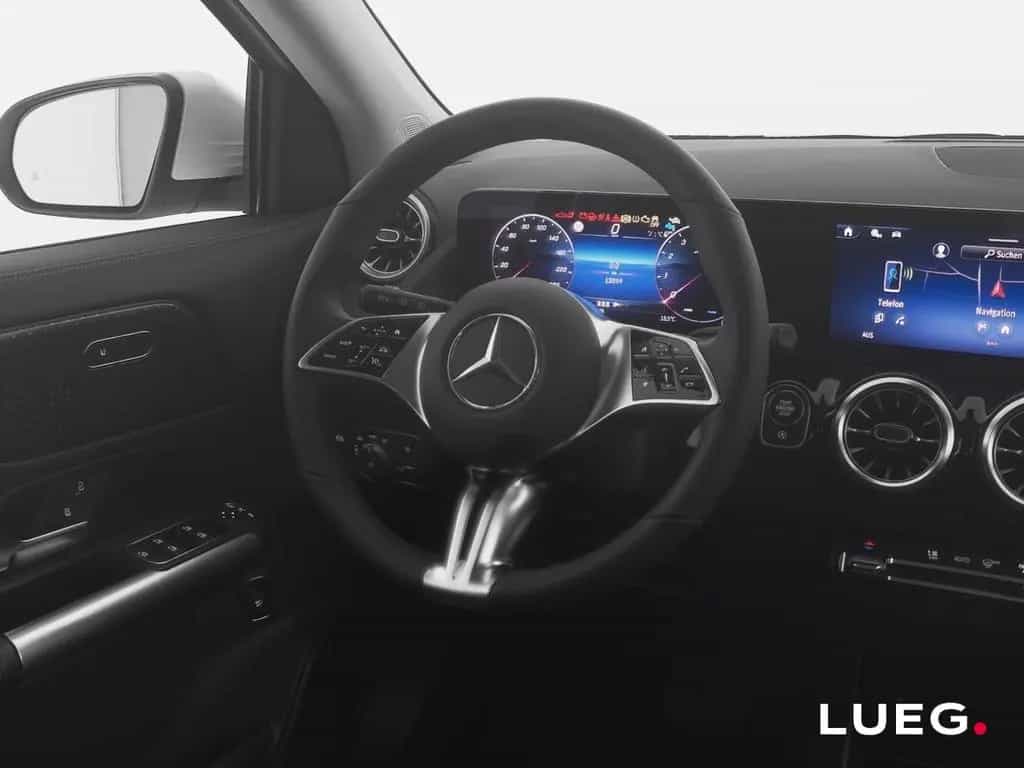 Mercedes-Benz GLA 200 Progressive+MBeam+Distronic+AHK+KeyG+360 01/2025-photo-4