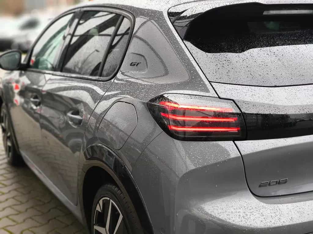 Peugeot 208 Hybrid 100 GT e-DSC6 04/2025-photo-10