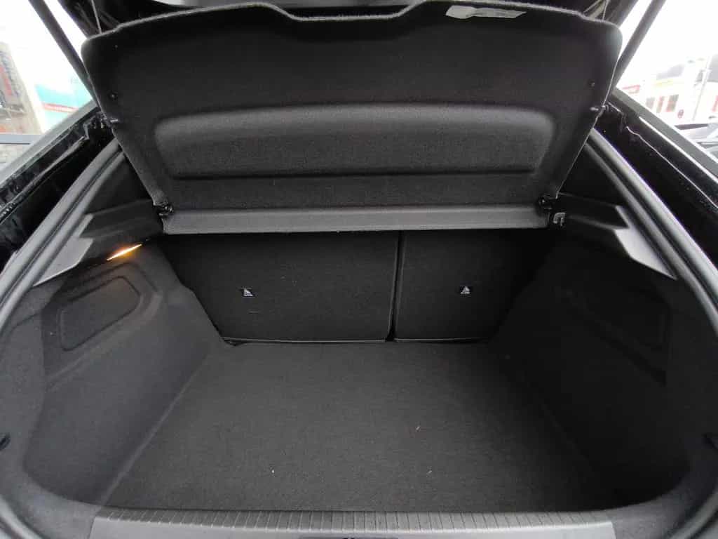 Peugeot 208 Hybrid 100 GT e-DSC6 04/2025-photo-14