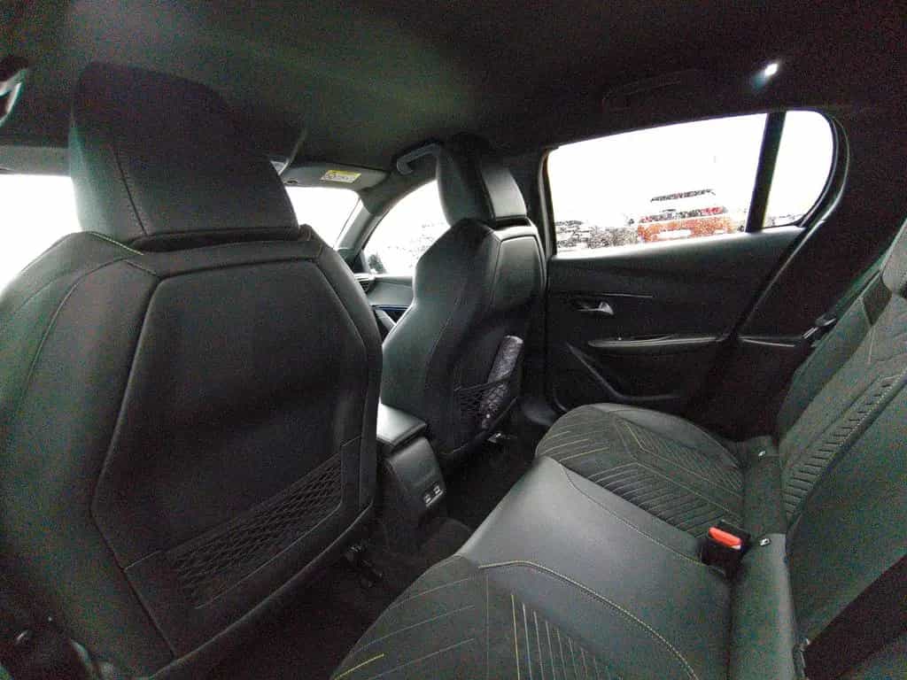 Peugeot 208 Hybrid 100 GT e-DSC6 04/2025-photo-16