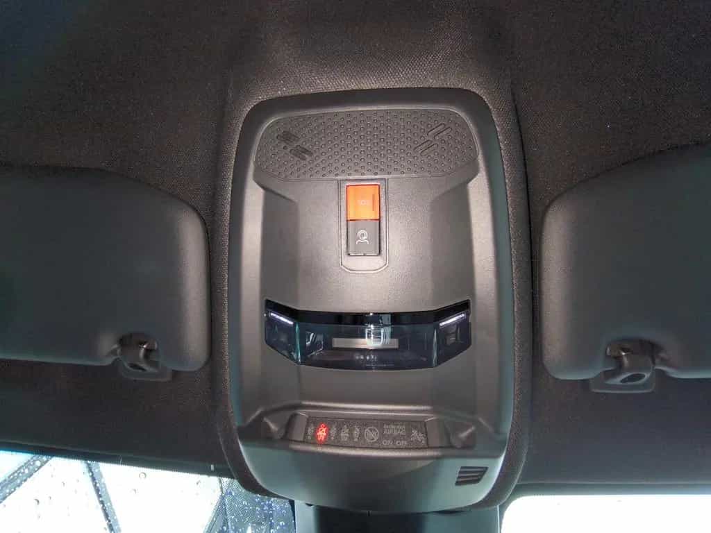 Peugeot 208 Hybrid 100 GT e-DSC6 04/2025-photo-19