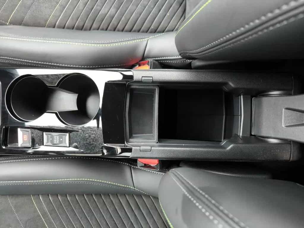 Peugeot 208 Hybrid 100 GT e-DSC6 04/2025-photo-24