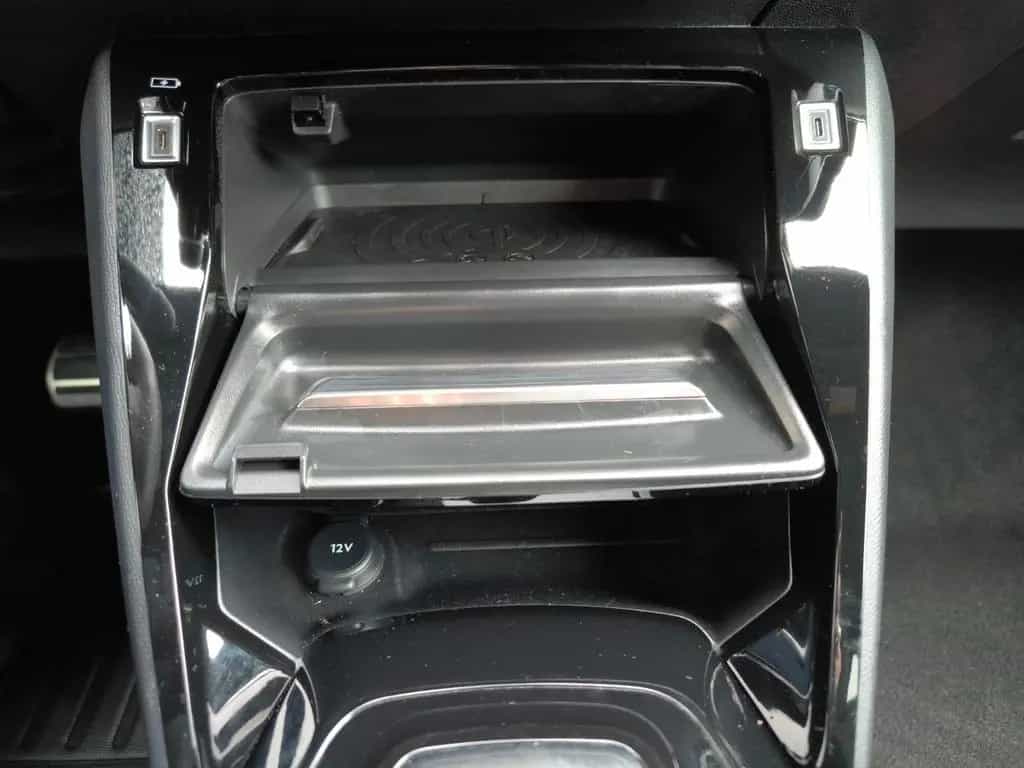 Peugeot 208 Hybrid 100 GT e-DSC6 04/2025-photo-27
