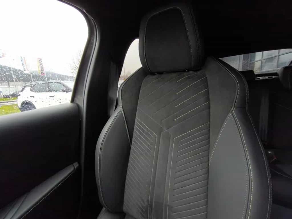 Peugeot 208 Hybrid 100 GT e-DSC6 04/2025-photo-37