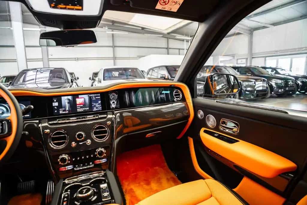 Rolls-Royce Cullinan Black Badge / PROD. 2026 / 4 Seats null-photo-14
