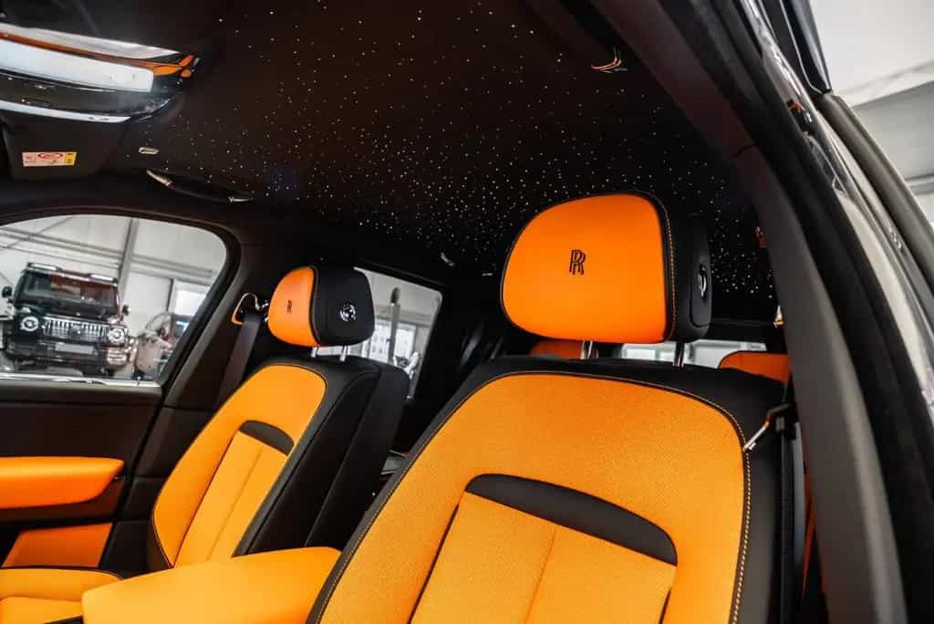 Rolls-Royce Cullinan Black Badge / PROD. 2026 / 4 Seats null-photo-17