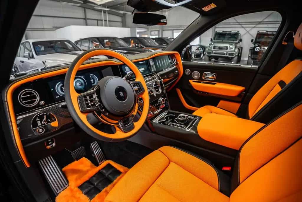Rolls-Royce Cullinan Black Badge / PROD. 2026 / 4 Seats null-photo-2