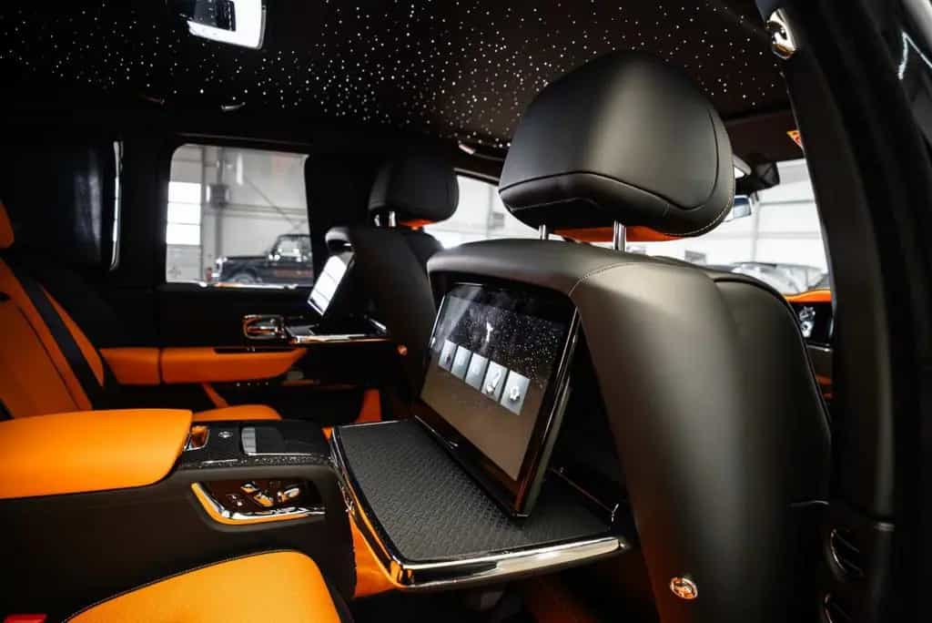 Rolls-Royce Cullinan Black Badge / PROD. 2026 / 4 Seats null-photo-4