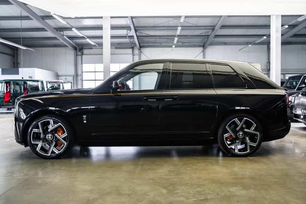 Rolls-Royce Cullinan Black Badge / PROD. 2026 / 4 Seats null-photo-9
