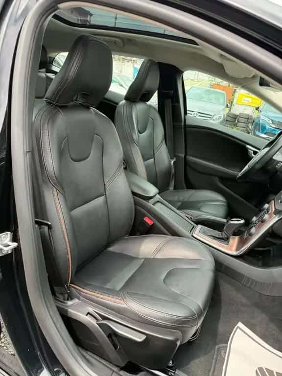 Volvo V40 Cross Country*Panorama*LED*Leder*Navi*AHK* 05/2019-photo-13