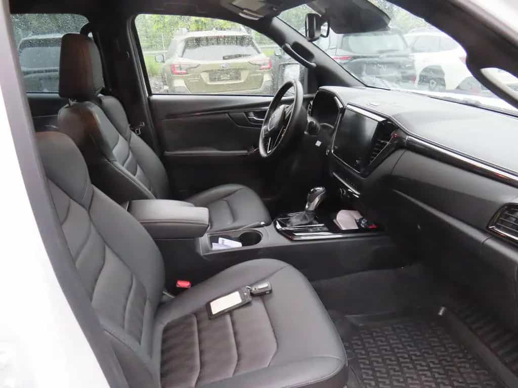 Isuzu D-Max Double Cab 4WD V-CROSS 12/2025-photo-1
