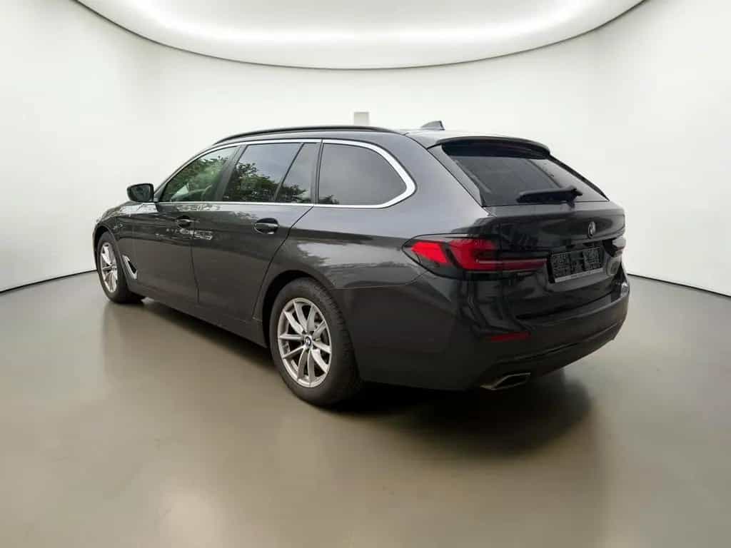 BMW 5 Series d T xDrive PANO*ACC*WIDE*STHZ*HEADUP*RÜCKKAM 03/2023-photo-4