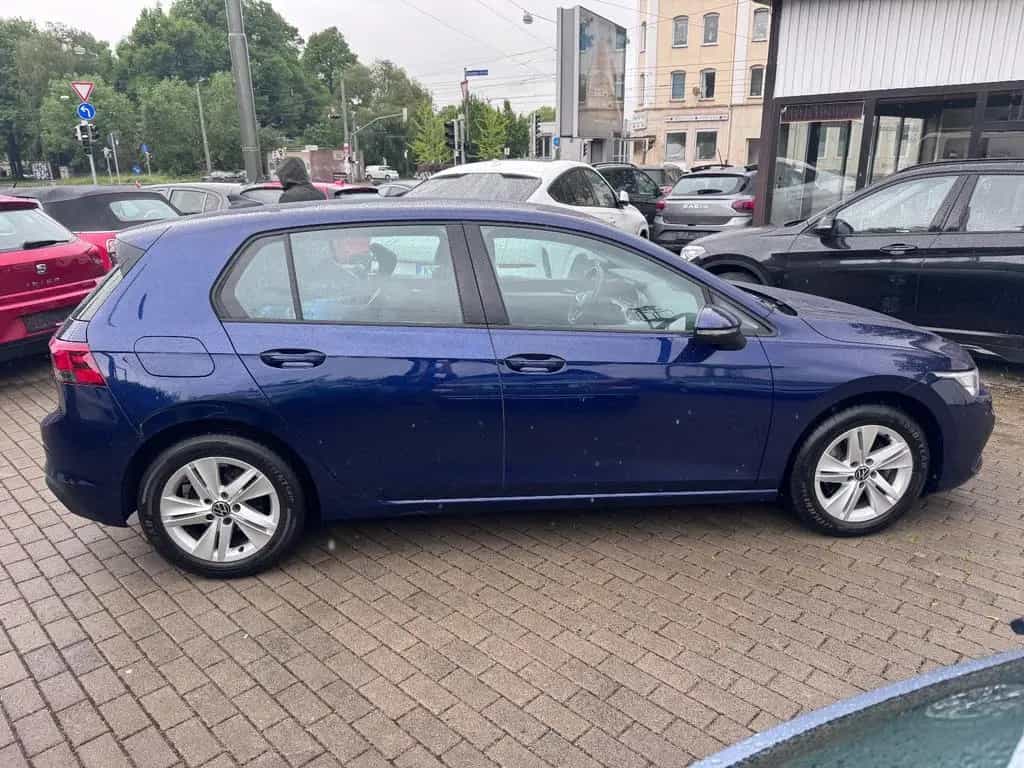 Volkswagen Golf VIII Lim. Life 11/2020-photo-3