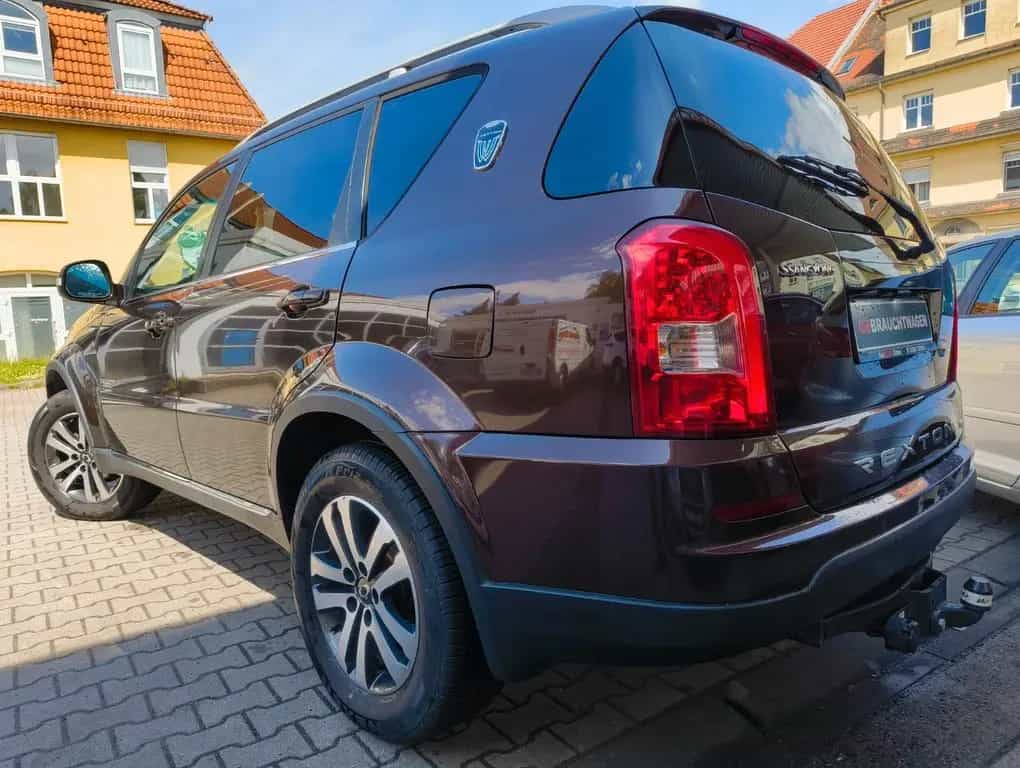 Ssangyong Rexton W 4WD Automatik/AHK/SHZ/8-fach/7-Sitzer 10/2013-photo-1