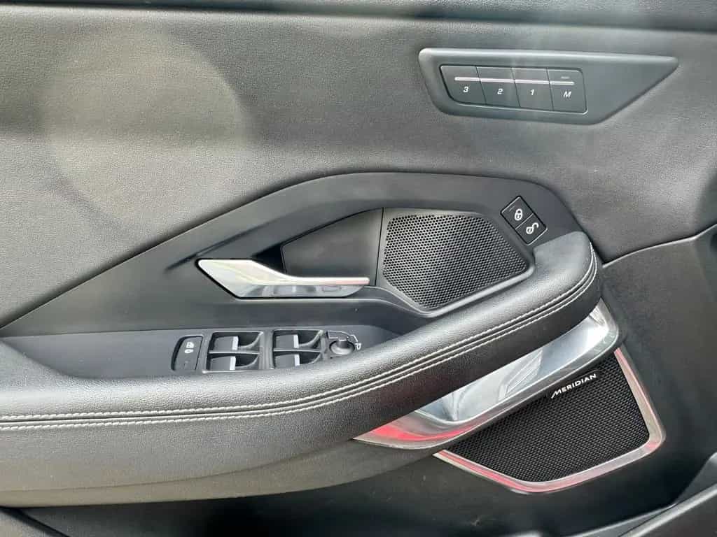 Jaguar E-Pace R-Dynamic SE AWD*NAVI*LEDER*PANO*HUD* 02/2019-photo-12