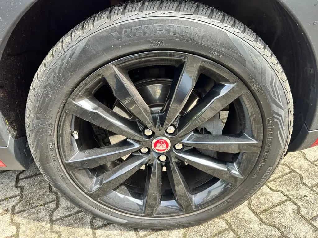 Jaguar E-Pace R-Dynamic SE AWD*NAVI*LEDER*PANO*HUD* 02/2019-photo-20