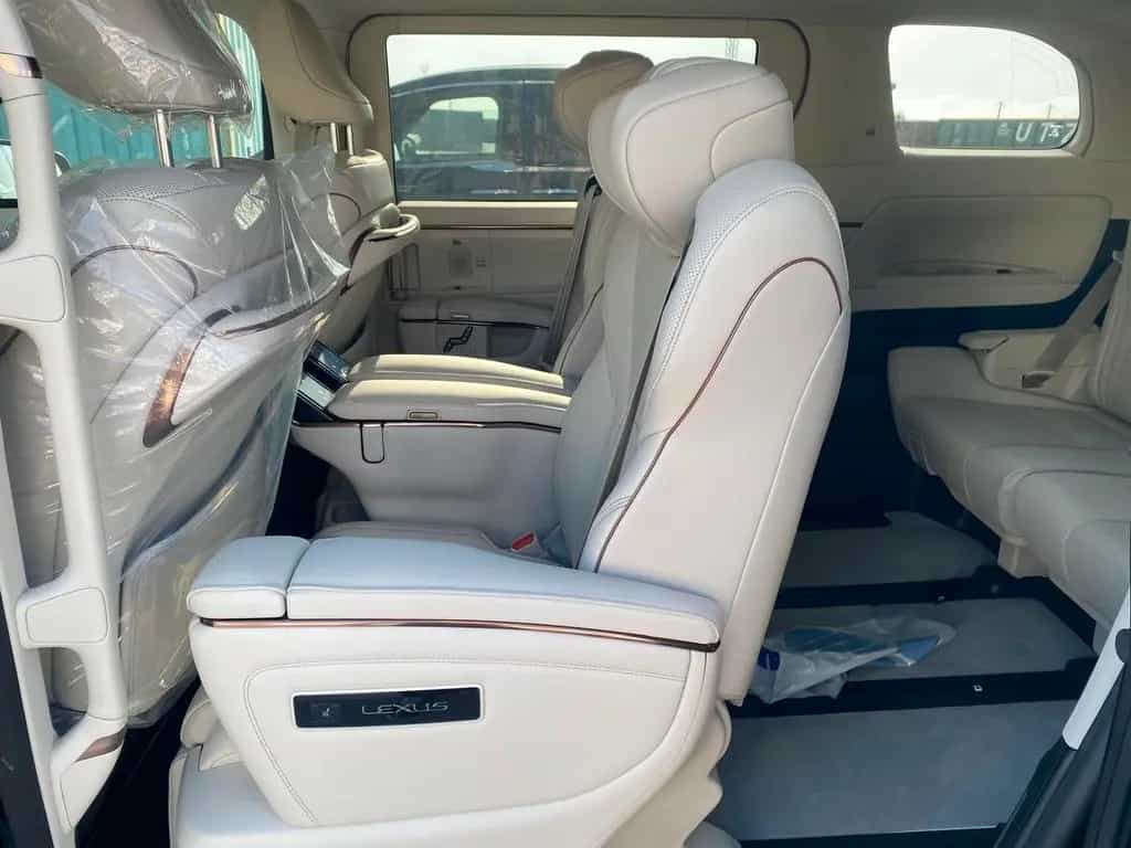 Lexus LM 350h Executive  99.000 eur T1 price null-photo-9