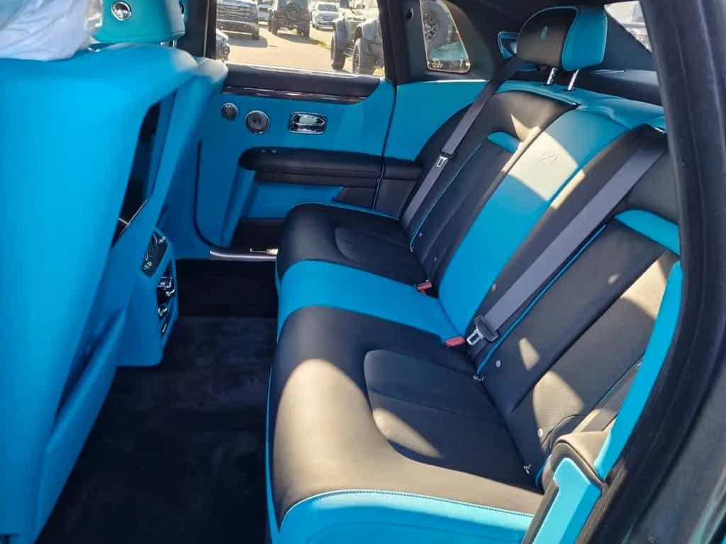 Rolls-Royce Ghost Black Badge MY23       319.000 euro  NP 01/2023-photo-2