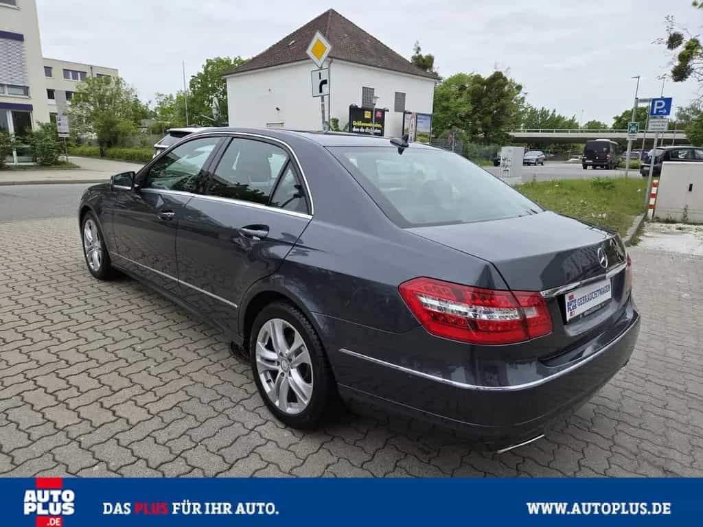 Mercedes-Benz E 200 BlueEFFICIENCY 7G-TRONIC Avantgarde NAVI+G 06/2012-photo-4