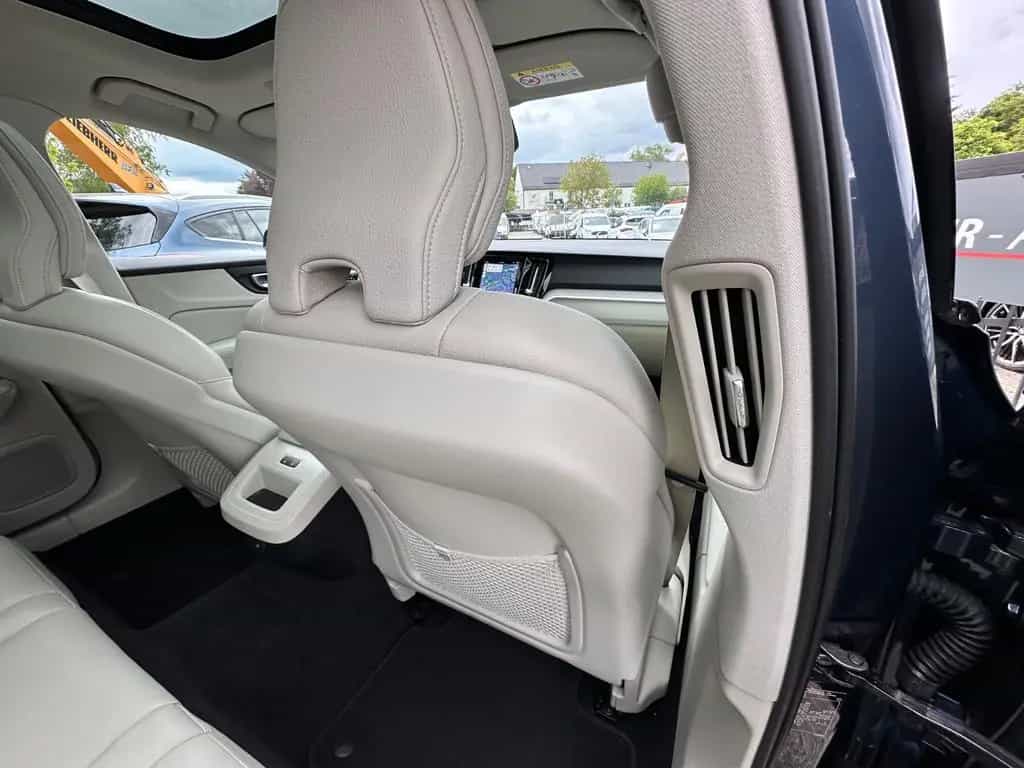 Volvo V60 Cross Country Plus AWD Navi Leder Pano ACC 11/2022-photo-24