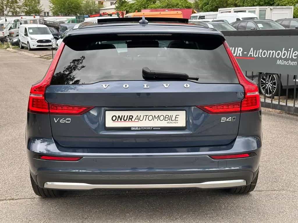 Volvo V60 Cross Country Plus AWD Navi Leder Pano ACC 11/2022-photo-3