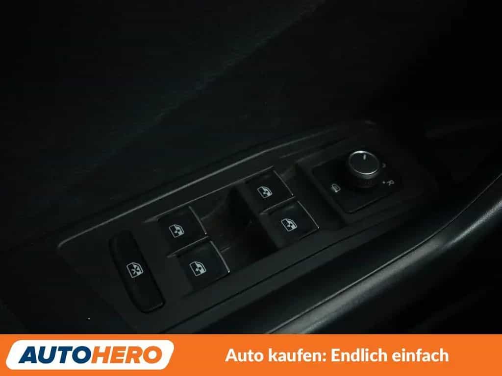 Volkswagen T-Roc 1.5 TSI ACT Sport*LED*NAVI*PDC*SHZ*KLIMA* 04/2018-photo-28