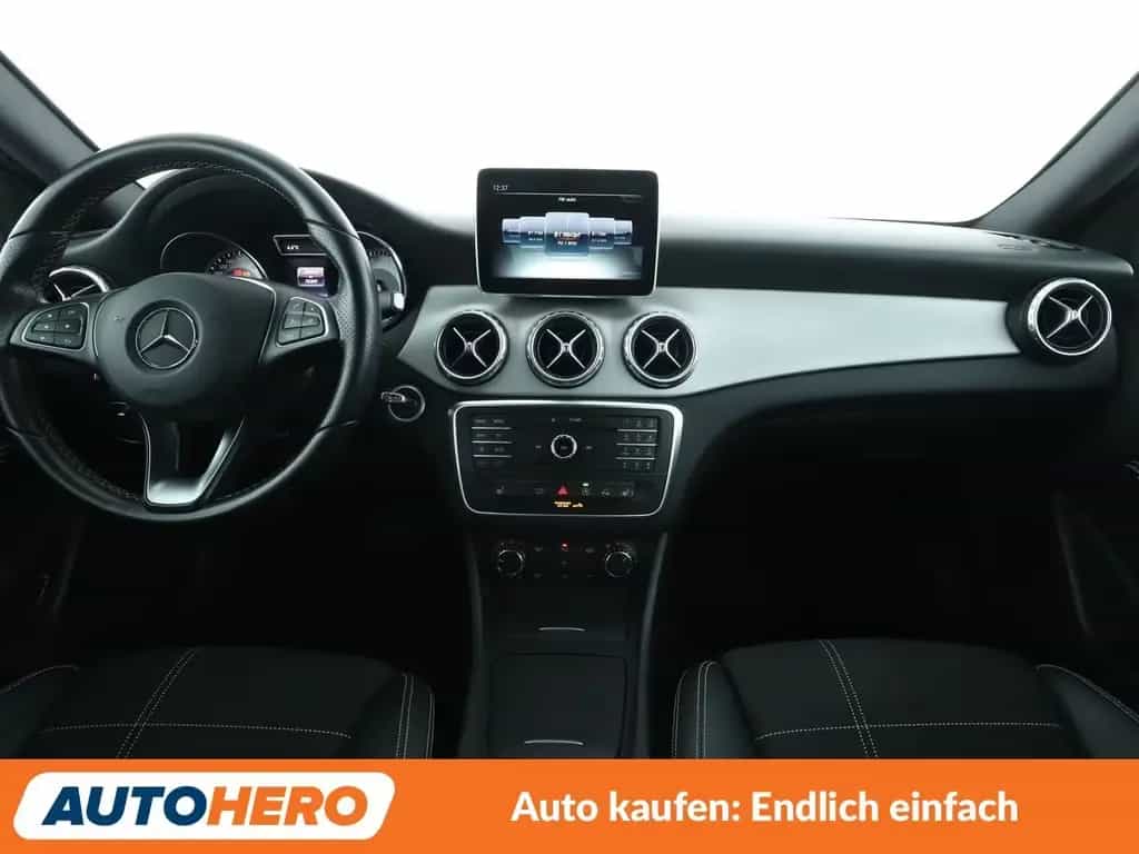 Mercedes-Benz GLA 200 Urban Aut.*NAVI*TEMPO*PDC* 04/2016-photo-11