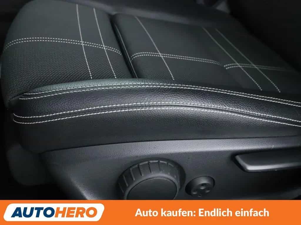 Mercedes-Benz GLA 200 Urban Aut.*NAVI*TEMPO*PDC* 04/2016-photo-26