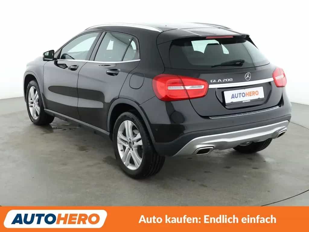 Mercedes-Benz GLA 200 Urban Aut.*NAVI*TEMPO*PDC* 04/2016-photo-3