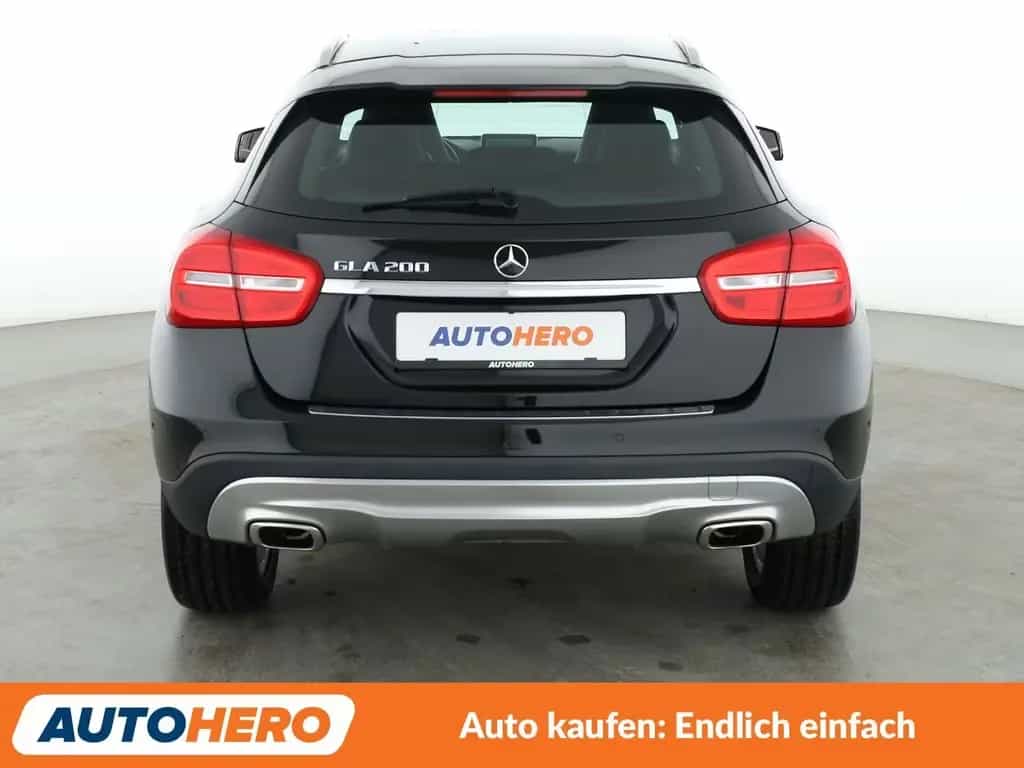 Mercedes-Benz GLA 200 Urban Aut.*NAVI*TEMPO*PDC* 04/2016-photo-4