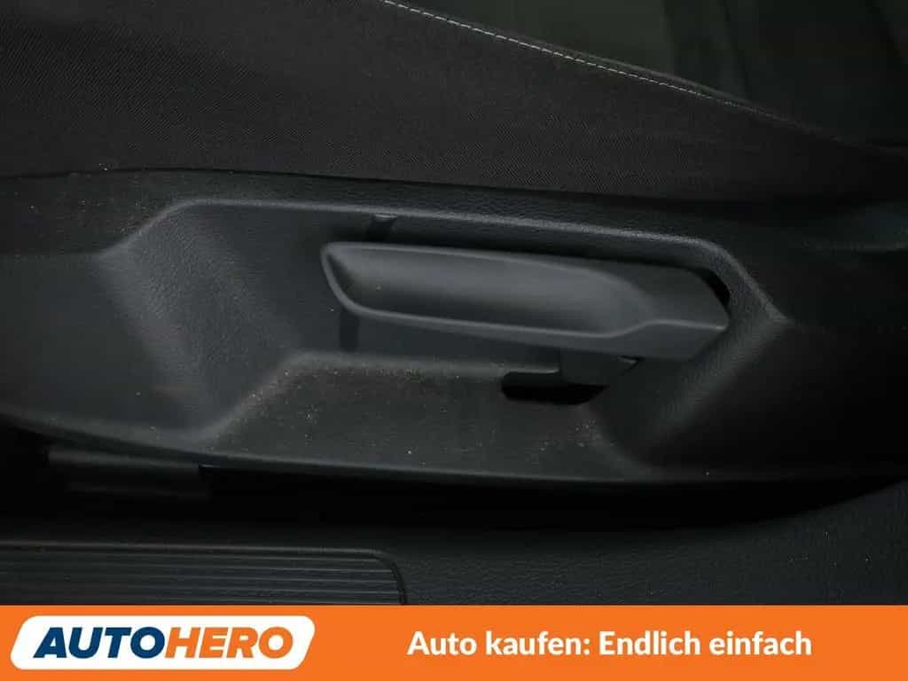 Volkswagen Golf VII 1.5 TSI ACT Highline BMT*NAVI*LED*PDC* 08/2019-photo-29