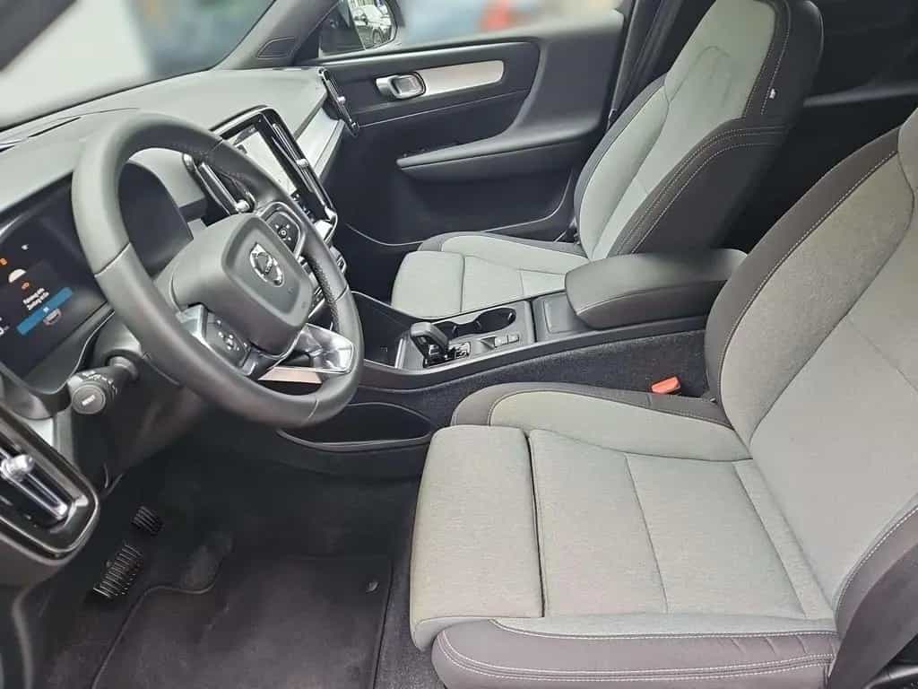 Volvo XC40 Core 2WD 04/2023-photo-6