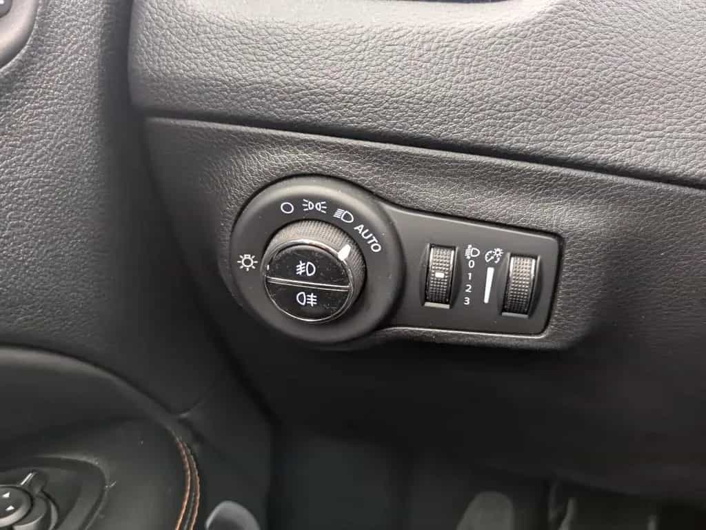 Jeep Compass 1.4 MultiAir Limited FWD LEDER+NAVI+PANO 06/2020-photo-27