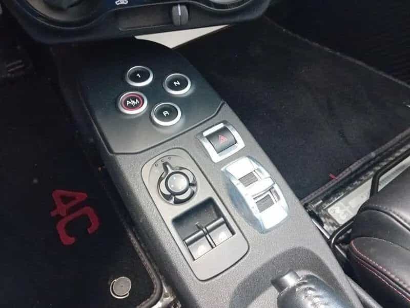Alfa Romeo 4C 1750 TBi 05/2016-photo-10