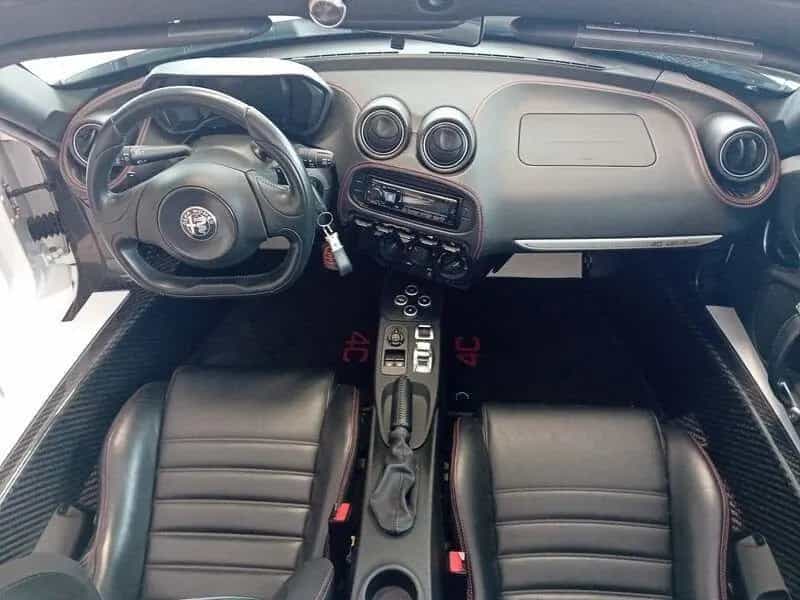 Alfa Romeo 4C 1750 TBi 05/2016-photo-14
