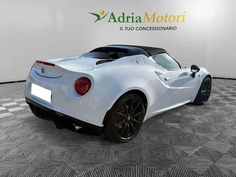 Alfa Romeo 4C 1750 TBi 05/2016-photo-4