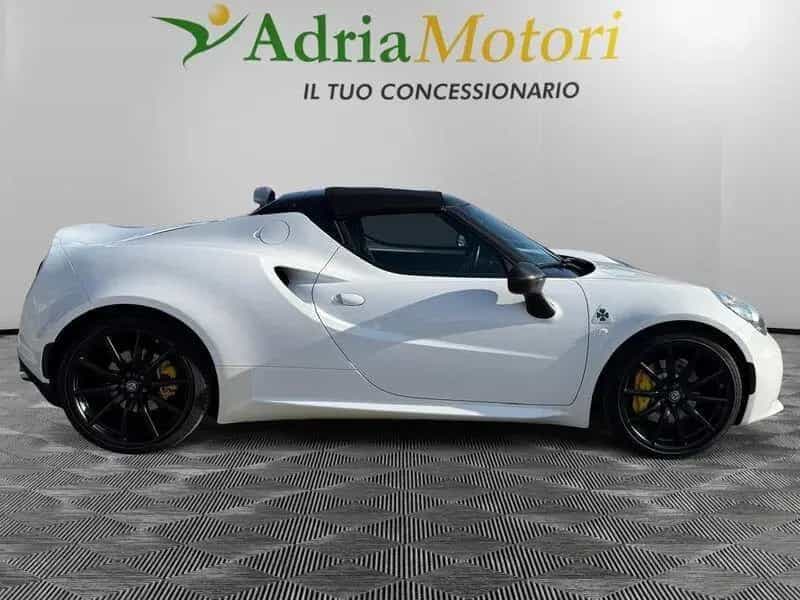 Alfa Romeo 4C 1750 TBi 05/2016-photo-5