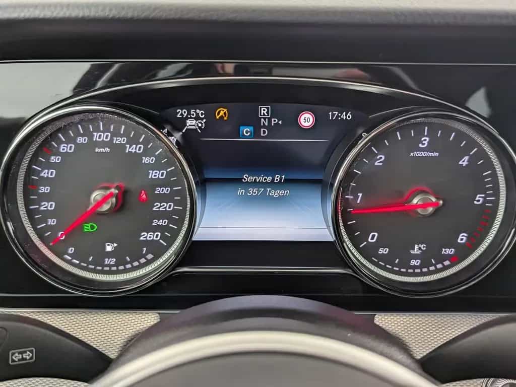 Mercedes-Benz E 220 T d Avantgarde LED+NAVI+ACC+Distronic/eFH. 08/2018-photo-26