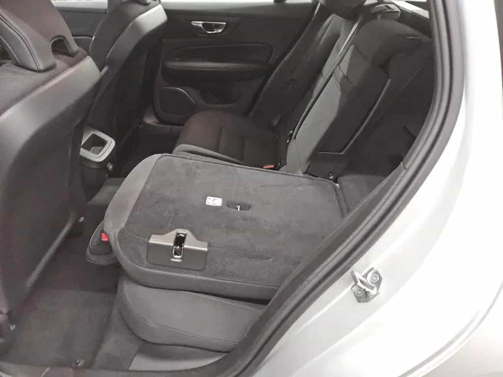 Volvo V60 B4 D Momentum Navi LED AHK Kamera 09/2021-photo-12