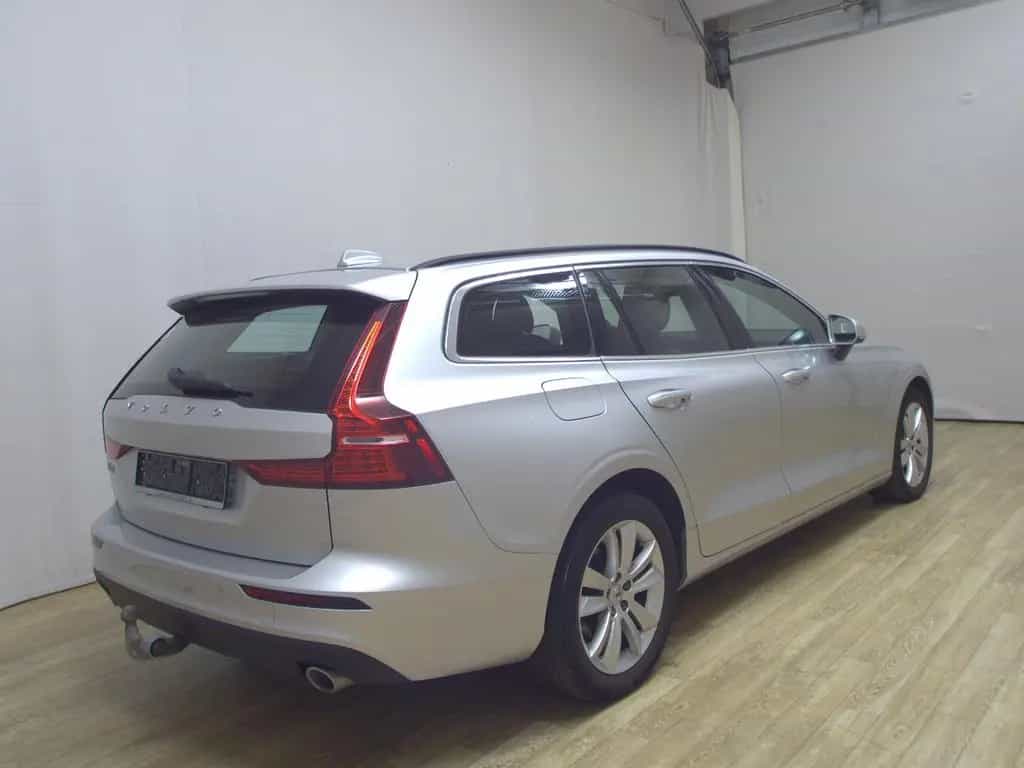 Volvo V60 B4 D Momentum Navi LED AHK Kamera 09/2021-photo-3