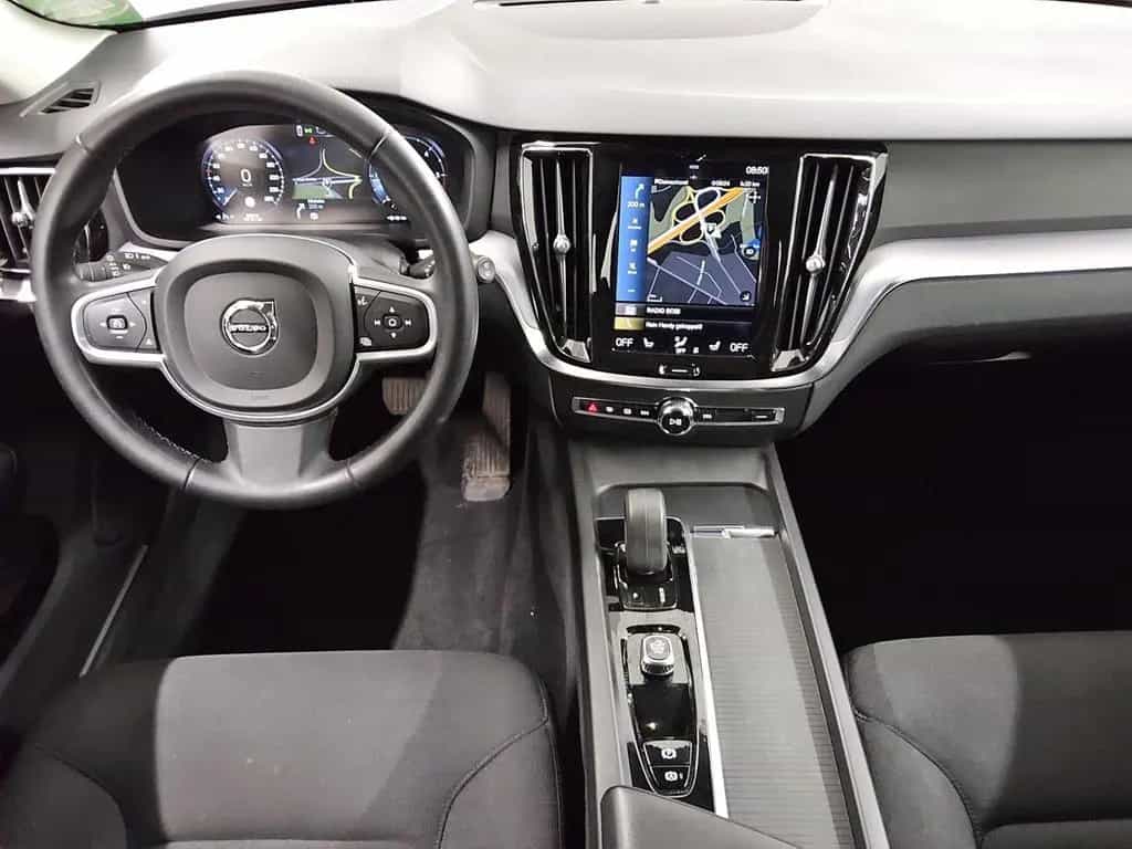 Volvo V60 B4 D Momentum Navi LED AHK Kamera 09/2021-photo-4