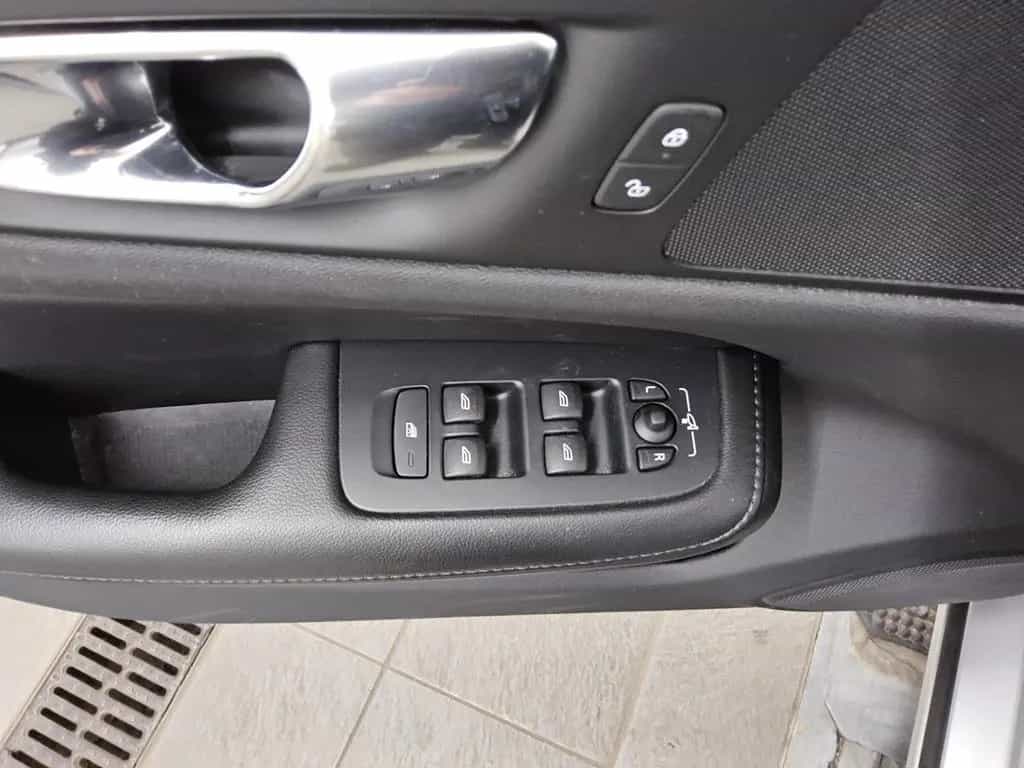 Volvo V60 B4 D Momentum Navi LED AHK Kamera 09/2021-photo-9