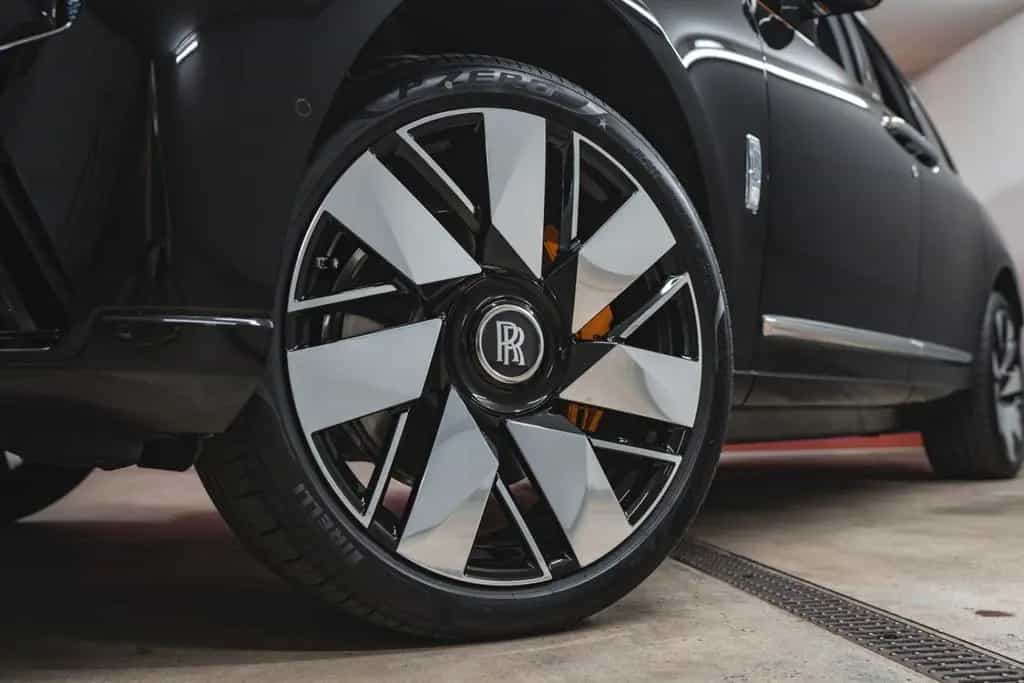 Rolls-Royce Cullinan BLACK BADGE  NEW COC PROD.2026 null-photo-6