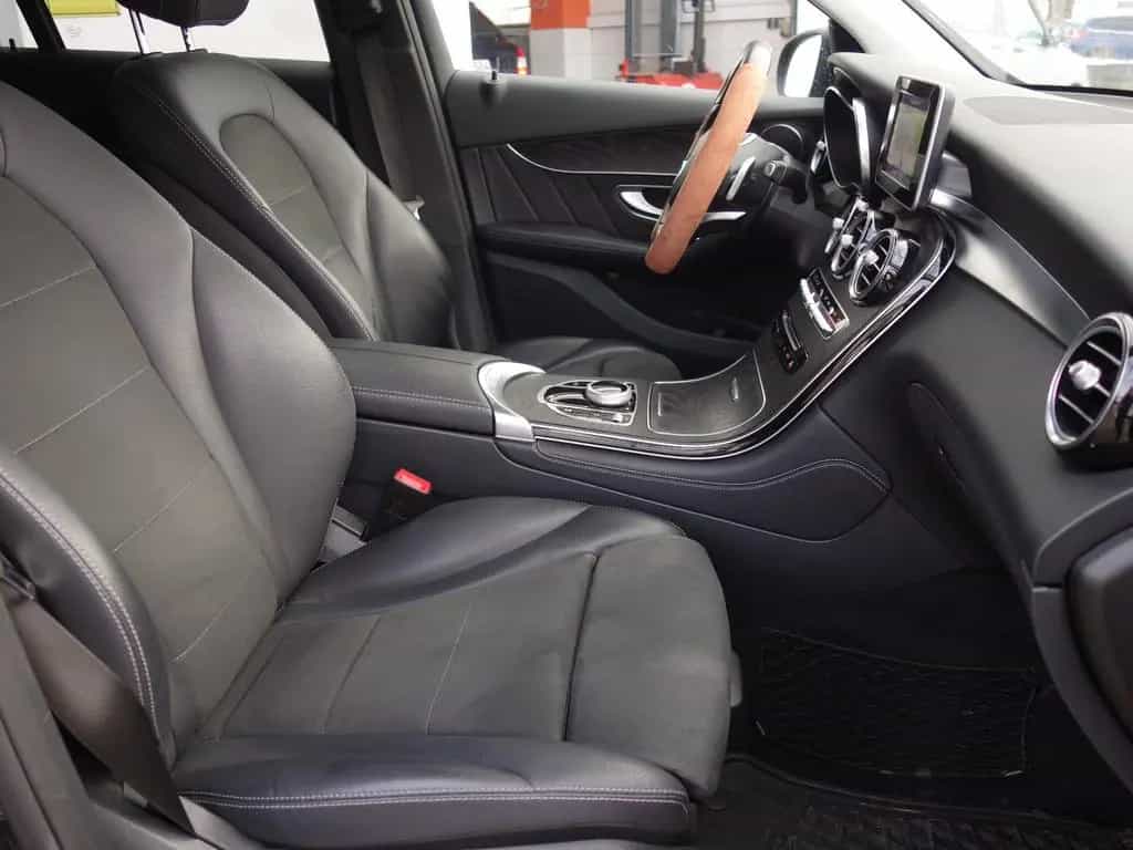 Mercedes-Benz GLC 300 Coupe  4Matic Autom AHK NAVI Leder LED 11/2017-photo-10