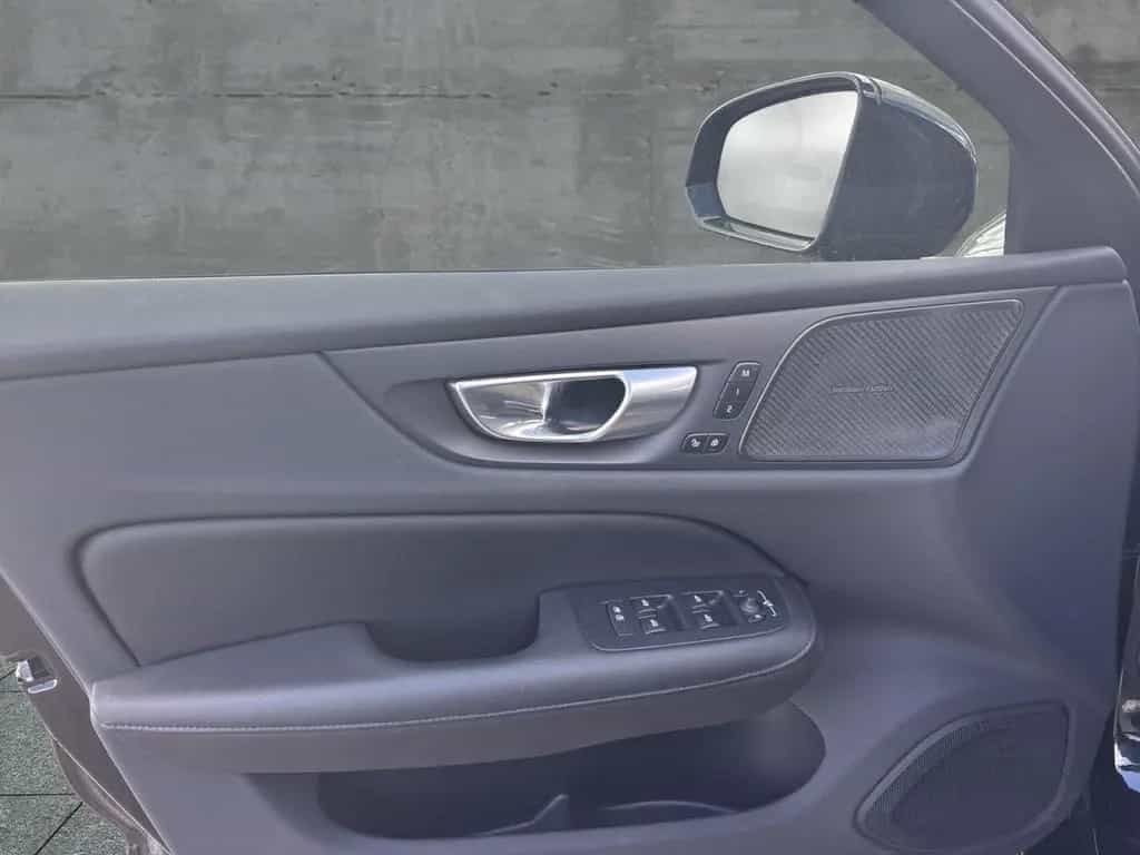 Volvo S60 B4 Benzin Plus Dark Klima Leder 12/2023-photo-14